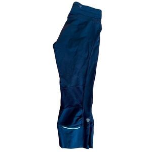 Athleta black cropped leggings Medium front belt loop and back zipper